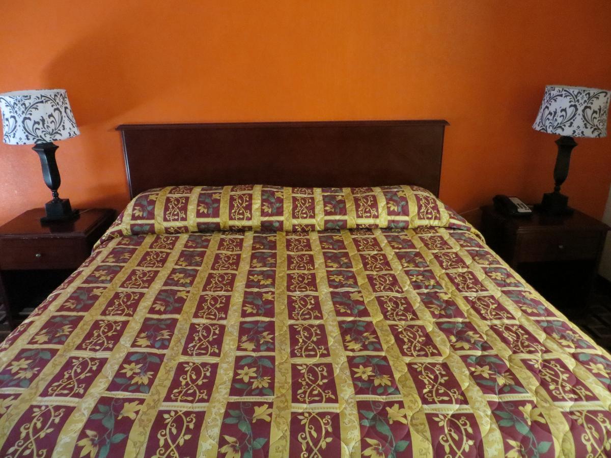 Budget Inn Кокоа Экстерьер фото